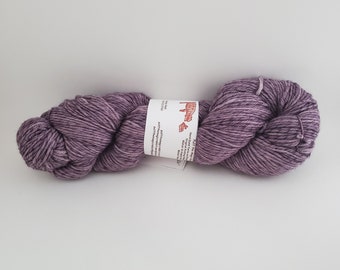 Periwinkle's Dusk lV Twist merino worsted yarn 315 yds