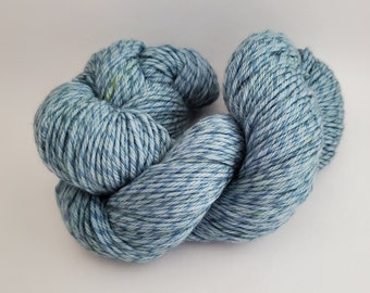 Dakota's Glacier I Twist merino worsted yarn 294 yds