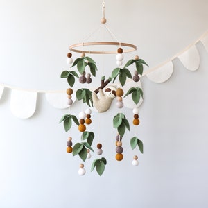 Sloth baby mobile for crib, Woodland animals nursery decor, Felt handing mobile, Gender neutral baby shower gift, Green leaves safari mobile