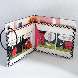 Cartera americana SNOOPY & PEANUTS - tetrapak y cómics - reciclada - cero residuos - upcycling - hecha a mano
