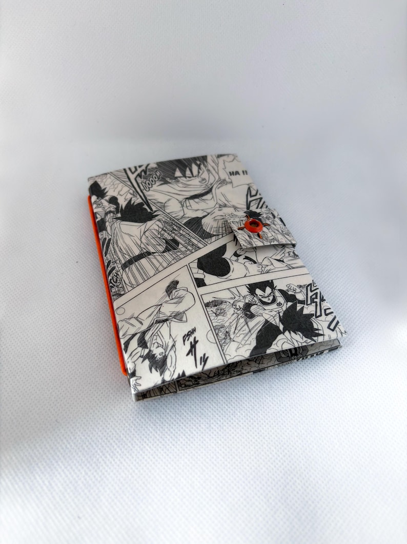 Funda para pasaporte de Dragon Ball Super: Regalo ecológico Tetra Pak de cómics reciclados imagen 1