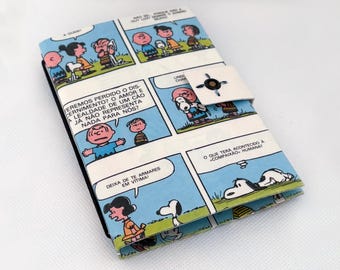 Handgemaakte Snoopy & Peanuts paspoorthoes: Reisportemonnee van gerecycled stripboekmateriaal