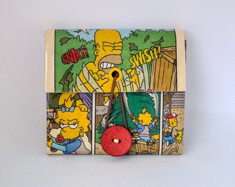 Carteira LOS SIMPSONS ¡Todos adentro! - tetrapak e história em quadrinhos - Reciclado - desperdício zero - upcycling - feito à mão