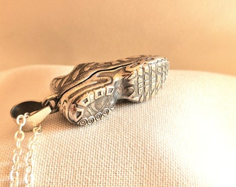 Pendentif Chaussure En Argent – Bijou Vintage Et Élégant