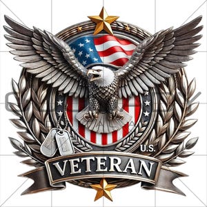 Puede incluir: Un emblema detallado con un águila plateada con las alas extendidas, sobre una bandera estadounidense. El diseño incluye una estrella dorada, una corona de laurel, chapas de identificación y la palabra "VETERAN" en una pancarta. También están presentes las letras "U.S.".