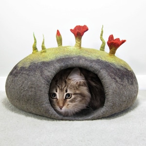 Felted Cat Bed TUTORIAL / Cat Cave Pattern. Instant PDF Download. Wet Felting Technique. image 1