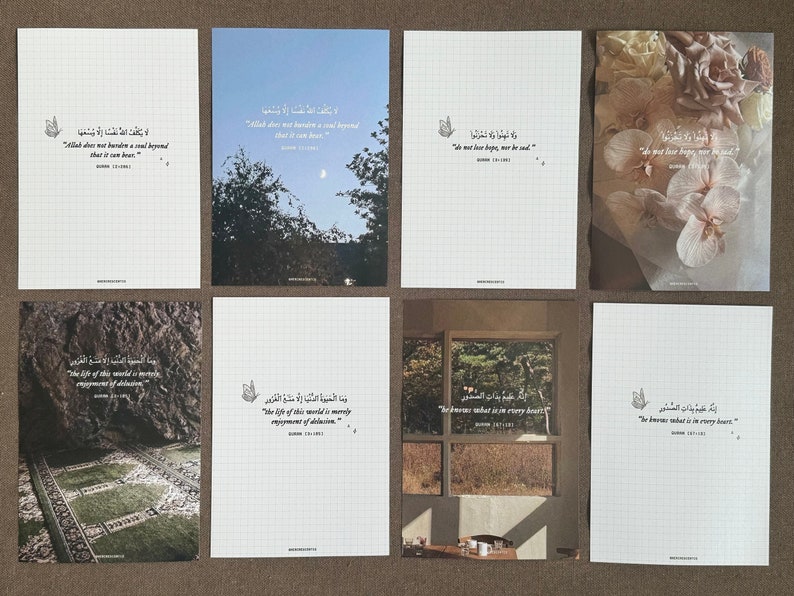 Puede incluir: Una colecci&oacute;n de ocho impresiones art&iacute;sticas con citas inspiradoras en escritura &aacute;rabe, cada una sobre un fondo &uacute;nico. Las impresiones presentan un patr&oacute;n de cuadr&iacute;cula y una delicada ilustraci&oacute;n de mariposa. Los fondos incluyen escenas de la naturaleza y arreglos florales.