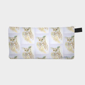 Bolsa carteira pequena Owl Multi Cosmetic Clutch por Bonnie Karr~Schuerhoff