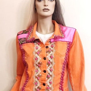 Auffällige Jeansjacke für Damen, Handgemacht, Handverschönert, Boho Chic Jacke, orange Jacke M/38 Bild 7