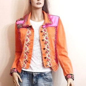 Auffällige Jeansjacke für Damen, Handgemacht, Handverschönert, Boho Chic Jacke, orange Jacke M/38 Bild 1