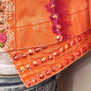 Auffällige Jeansjacke für Damen, Handgemacht, Handverschönert, Boho Chic Jacke, orange Jacke M/38 Bild 10