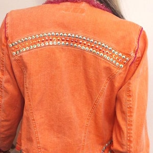 Auffällige Jeansjacke für Damen, Handgemacht, Handverschönert, Boho Chic Jacke, orange Jacke M/38 Bild 8