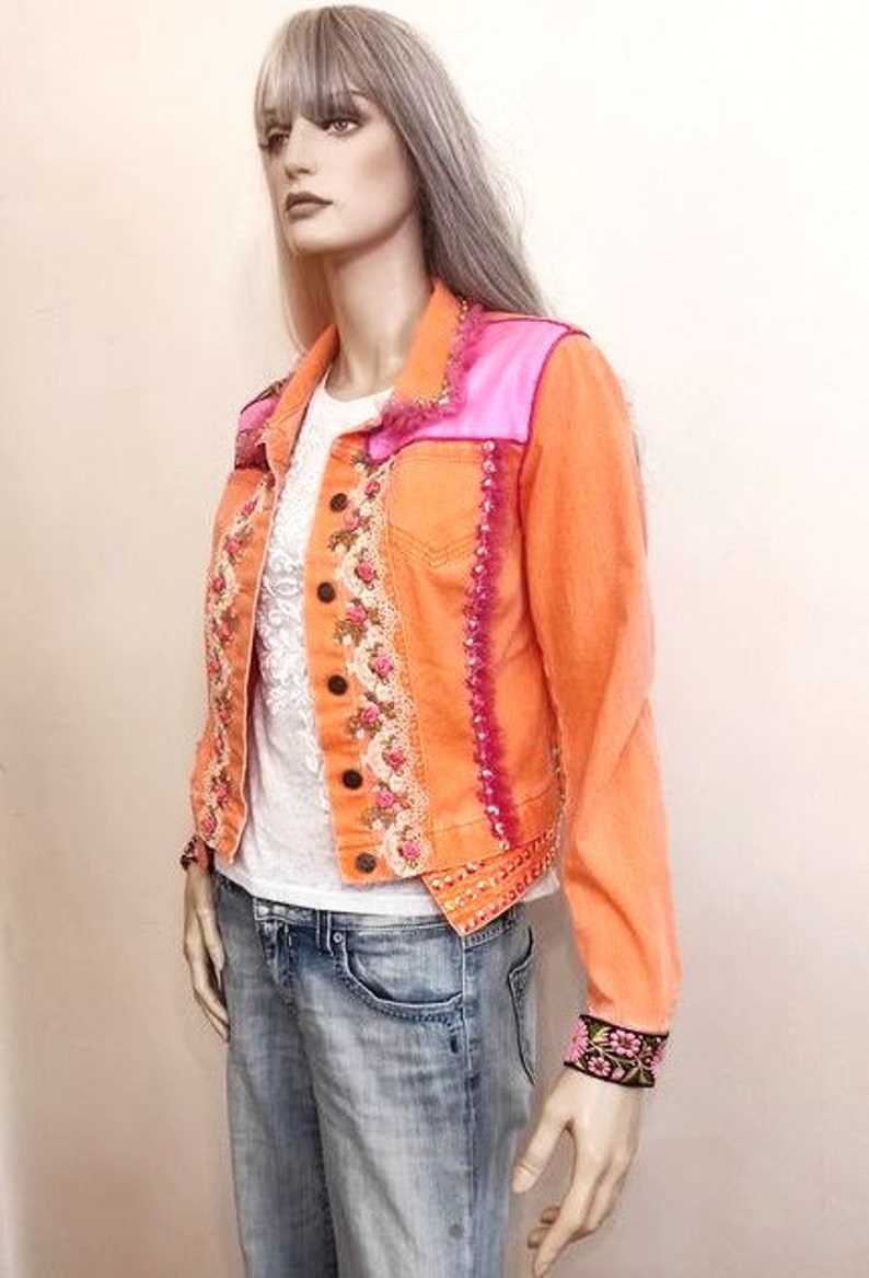 Auffällige Jeansjacke für Damen, Handgemacht, Handverschönert, Boho Chic Jacke, orange Jacke M/38 Bild 2