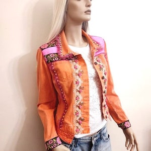 Auffällige Jeansjacke für Damen, Handgemacht, Handverschönert, Boho Chic Jacke, orange Jacke M/38 Bild 3