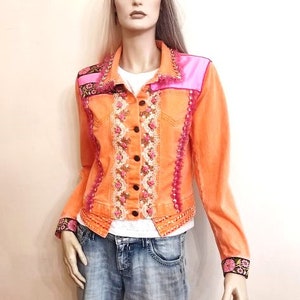 Auffällige Jeansjacke für Damen, Handgemacht, Handverschönert, Boho Chic Jacke, orange Jacke M/38 Bild 6
