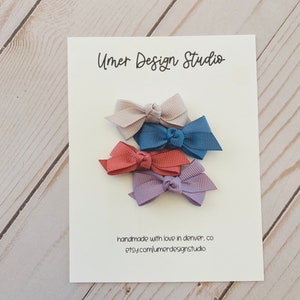 Tiny Bow Hair Clips / Tiny Baby Bow / Baby Hair Clips / Hair Clips for Baby / Grosgrain Bows