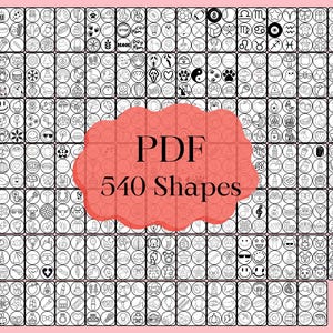 Op de afbeelding: Zwart-witte afbeelding van 540 verschillende vormen in een rasterpatroon. De vormen bevinden zich in cirkels en omvatten symbolen, dieren en geometrische vormen. De tekst "PDF 540 Shapes" bevindt zich in een roze wolkvorm in het midden van de afbeelding.