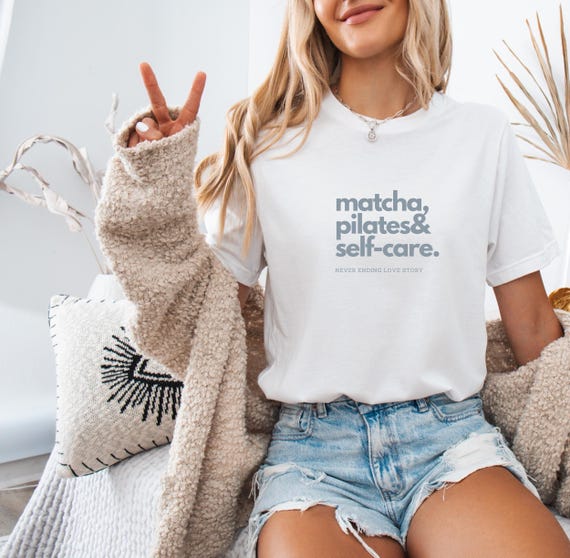 Matcha Shirt Damen,Spring Style Pilates T-Shirt mit Self-Care Routine Design,Geburtstagsgeschenk Frau,minimalistische Kleidung,gifts for her