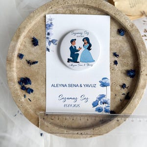Benutzerdefinierte Flaschenöffner Favor - personalisierte Magnet mit Karte | Verlobung, Hochzeit, Baby-Dusche-Geschenk | Niedliches Gastgeschenk mit Name & Datum