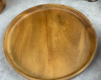 Plato llano circular de madera natural