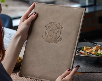 Speisekarte für gehobene Gastronomie: Cappuccino-Nubukleder | Speisekarte in voller Schrift mit Blindprägung | Individuell gestaltetes Restaurant