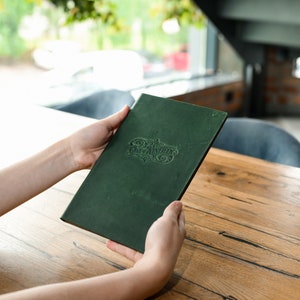 Carpeta de menú de cuero con logotipo grabado, tapa dura para menú de restaurante con personalización, cubierta de cuero para menú, tablero de menú personalizable