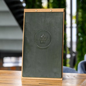 Uchwyt na menu z wytłoczonym logo, tablica menu na listę win, schowek na menu w formacie US Legal, spersonalizowana teczka na menu restauracji