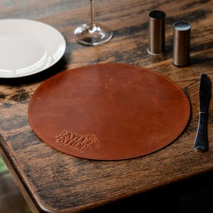 Round Leather Placemats: Customizable Dining Table Decor