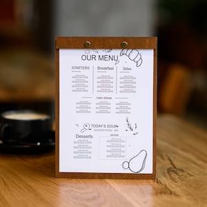 Tablica menu z grawerowanym logo, uchwyt na menu restauracyjne z personalizacją, uchwyty na menu, rustykalna okładka na menu, segregator na menu