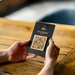 Sperrholz QR-Code-Schild mit Logo, personalisierter berührungsloser Menüständer, Tischmenü-Anzeige, Restaurant-Café-Schildständer
