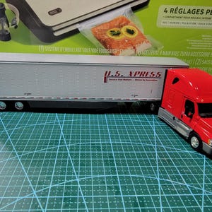 DCP 1:64 U.S. Xpress Semi Truck & 53’ Trailer Red Cab Diecast Model Used
