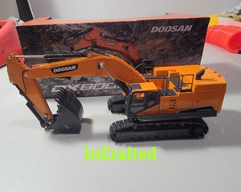 Doosan DX800LC Crawler Excavator 1/50 Scale Die-Cast Model New Box