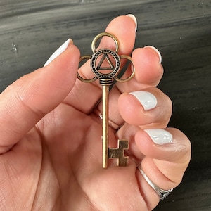AA Sobriety Gift: Bronze Key Keychain, Recovery Milestone