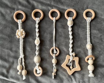 Ginásio de madeira para bebês, arco de atividades Montessori, brinquedos pendurados