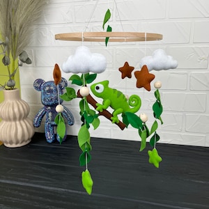 Jungle Themed Baby Mobile, Woodland Nursery Decor,Hanging Cot Mobile,baby Crib Mobile with chameleon, Baby Mobile Neutral, Crib Mobile