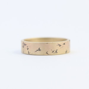 Mens Hammered Wedding Band in Yellow Gold