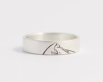 Personalized Mountain Ring for Men or Women in White Gold 4mm Wide.