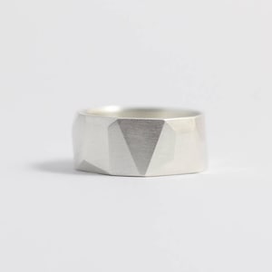 Faceted Wedding Band in White Gold with Asymmetrical Facets 8mm