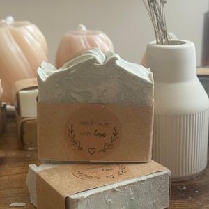 Barra nutritiva de leche de cabra y sebo de aloe, hecha a mano en lotes pequeños, procesada en frío