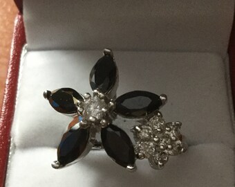 Vintage Silver Ring with Flowers in Cut Stones. Sz 7