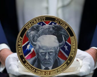 Moneda parodia de Trump, sátira política, parodia del Premio Nobel, coleccionable divertido, regalo de broma, recuerdos anti-Trump, moneda novedosa, humor.