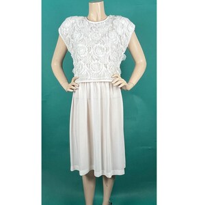 Vintage 70s beige appliqué flower cap sleeve spring coco of California Shift Dress size 10