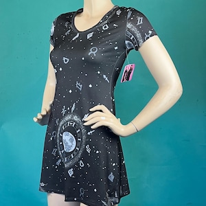 open lace back dress Gold & Black Sequin Cocktail Dress – Aquarius Brand