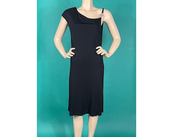 Vintage jaren 90 GIANNI VERSACE Couture Designer zwarte gesp asymmetrische kapmouw uitgesneden Little Black Dress maat 10