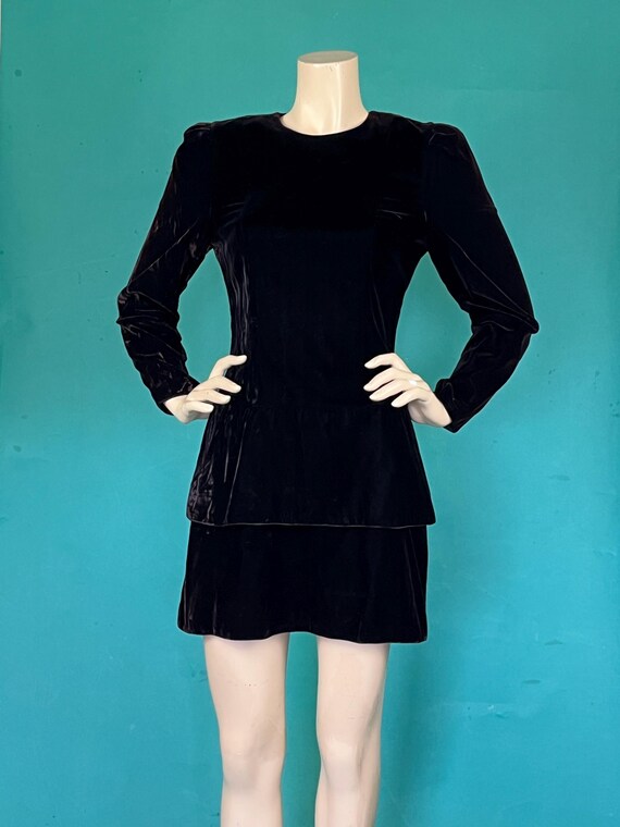 maggy london green velvet dress Noele Midi Velvet Sheath Dress Cap Sleeve