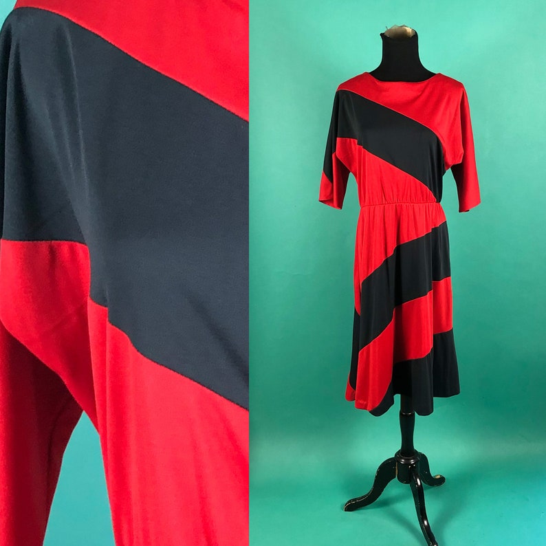 Vintage 1970s 70s Red and Black Oversized Diagonal Line Quarter Batwing Sleeve Cinched Waist Full Dress size ML