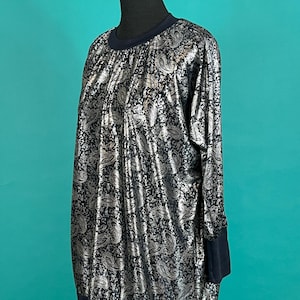 Vintage 80s Metallic Silver Paisley Pattern Mock Neck Long Sleeve size Medium
