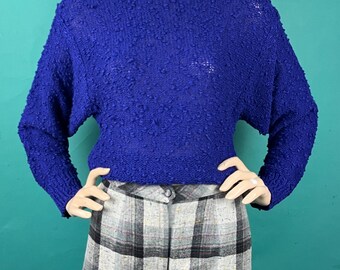 Suéter vintage de los años 70 con diseño de murciélago anudado en color morado berenjena eléctrico de Elide, talla grande