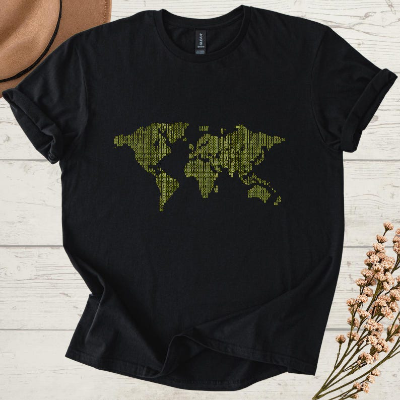 K&ouml;nnte beinhalten: Schwarzes T-Shirt mit einem hellgr&uuml;nen Weltkarten-Design. Die Karte besteht aus vertikalen Linien, die einen strukturierten Look erzeugen. Das T-Shirt hat kurze &Auml;rmel und einen Rundhalsausschnitt.