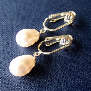 White Pearl Teardrop Clip On Earrings, Silver Ear Clips, Plump Pearl Clip Earrings, Wedding Clips, Lightweight Bridal, Handmade